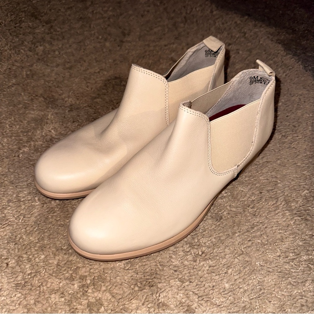 Munro Bedford Leather Bootie in Cream Tumbled Calf Leather
